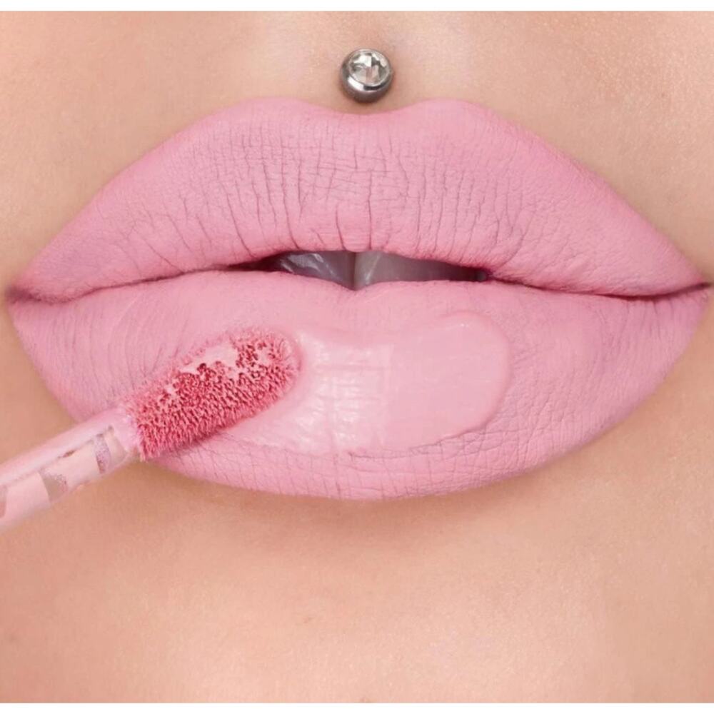 Jeffree Star Velour Liquid Lipstick in the Black box. - Oh my god